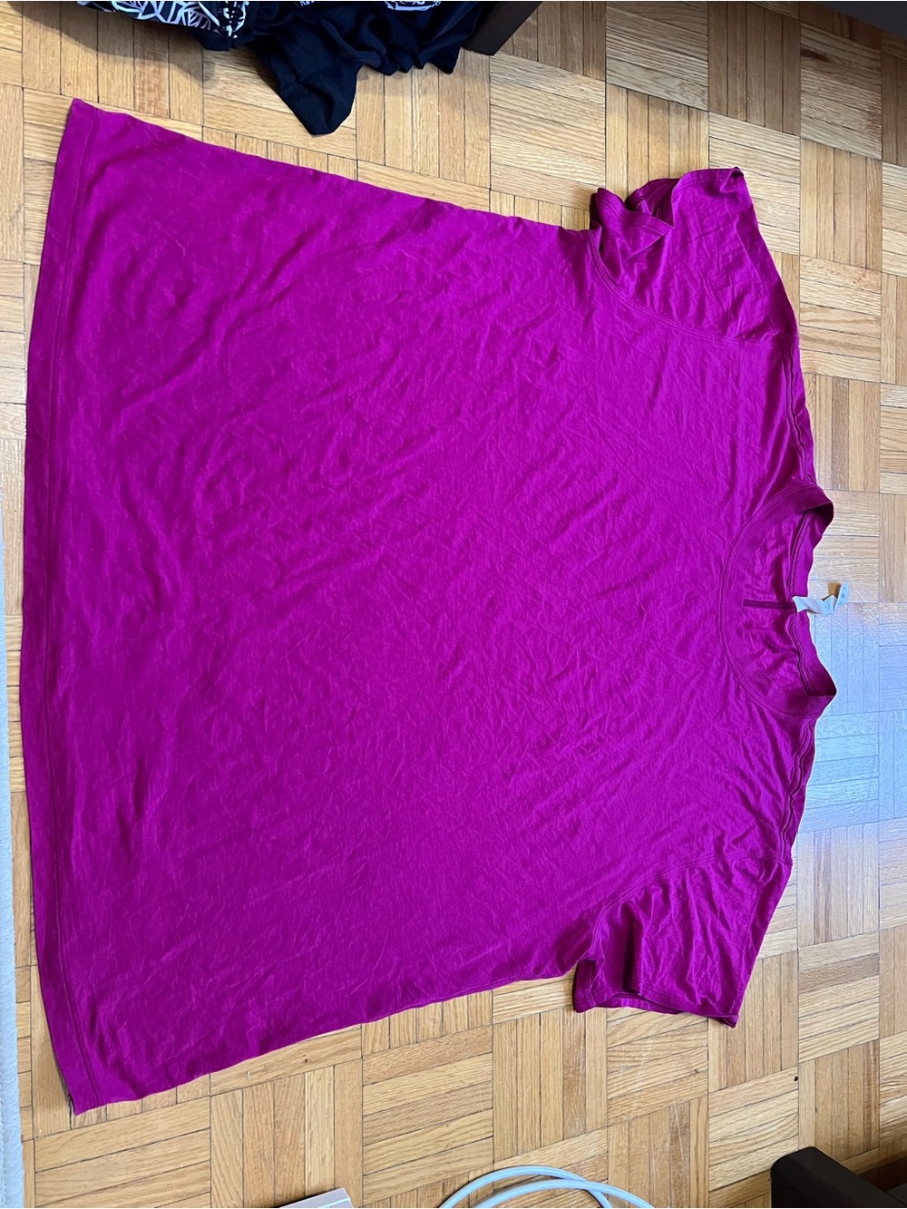 lululemon athletica Magenta Short Sleeve Tee